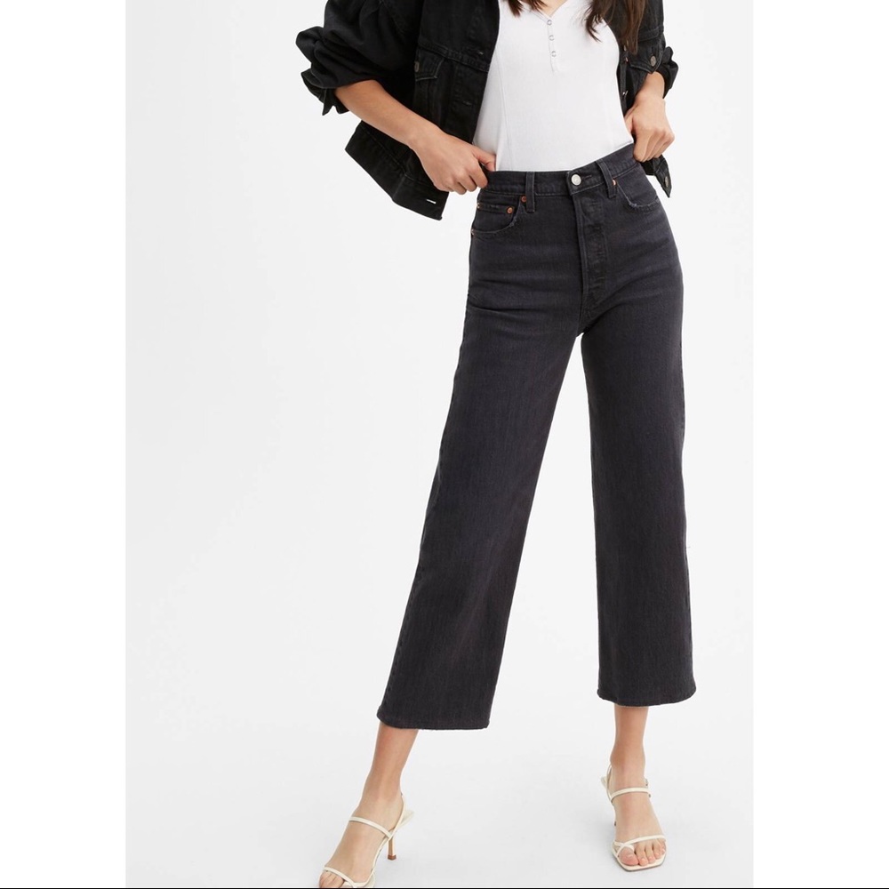 Levi’s Ribcage Straight Ankle Jeans